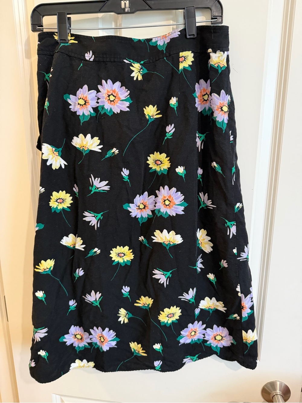Loft linen blend black floral skirt, size 8 - Picture 2 of 6